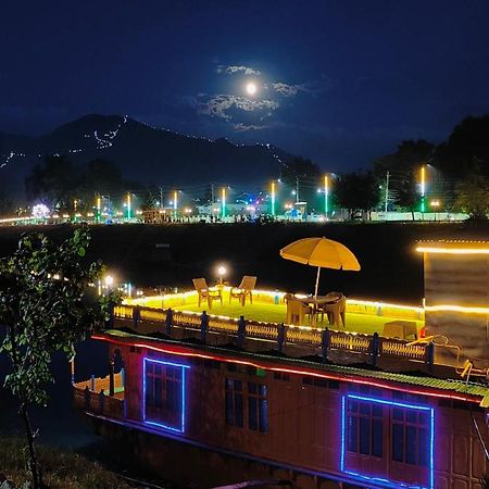 Houseboat Karima Palace Srīnagar Extérieur photo