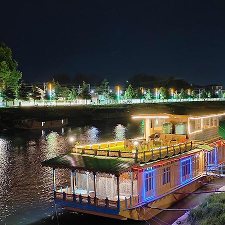 Houseboat Karima Palace Srīnagar Extérieur photo