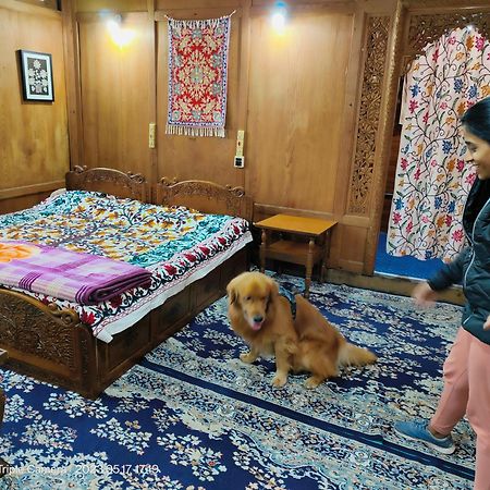 Houseboat Karima Palace Srīnagar Extérieur photo