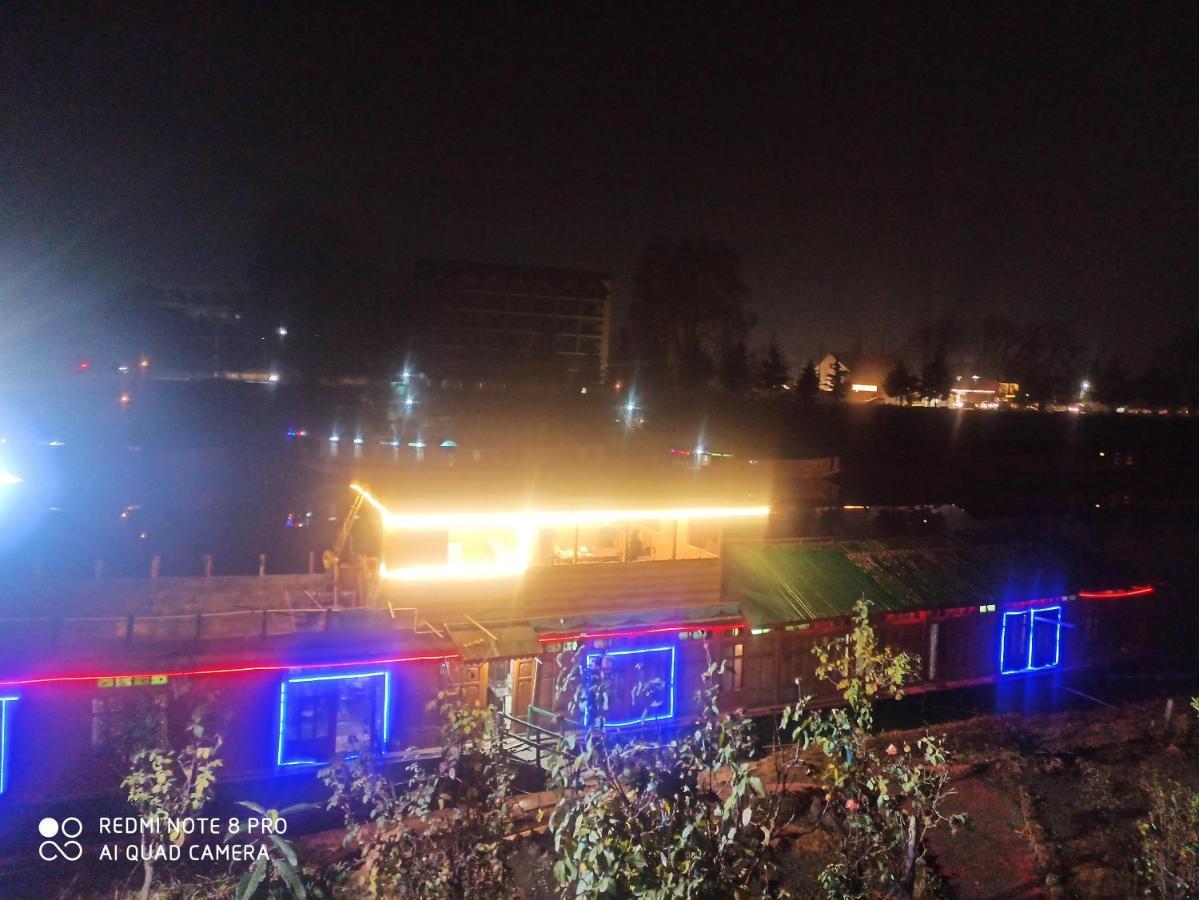 Houseboat Karima Palace Srīnagar Extérieur photo