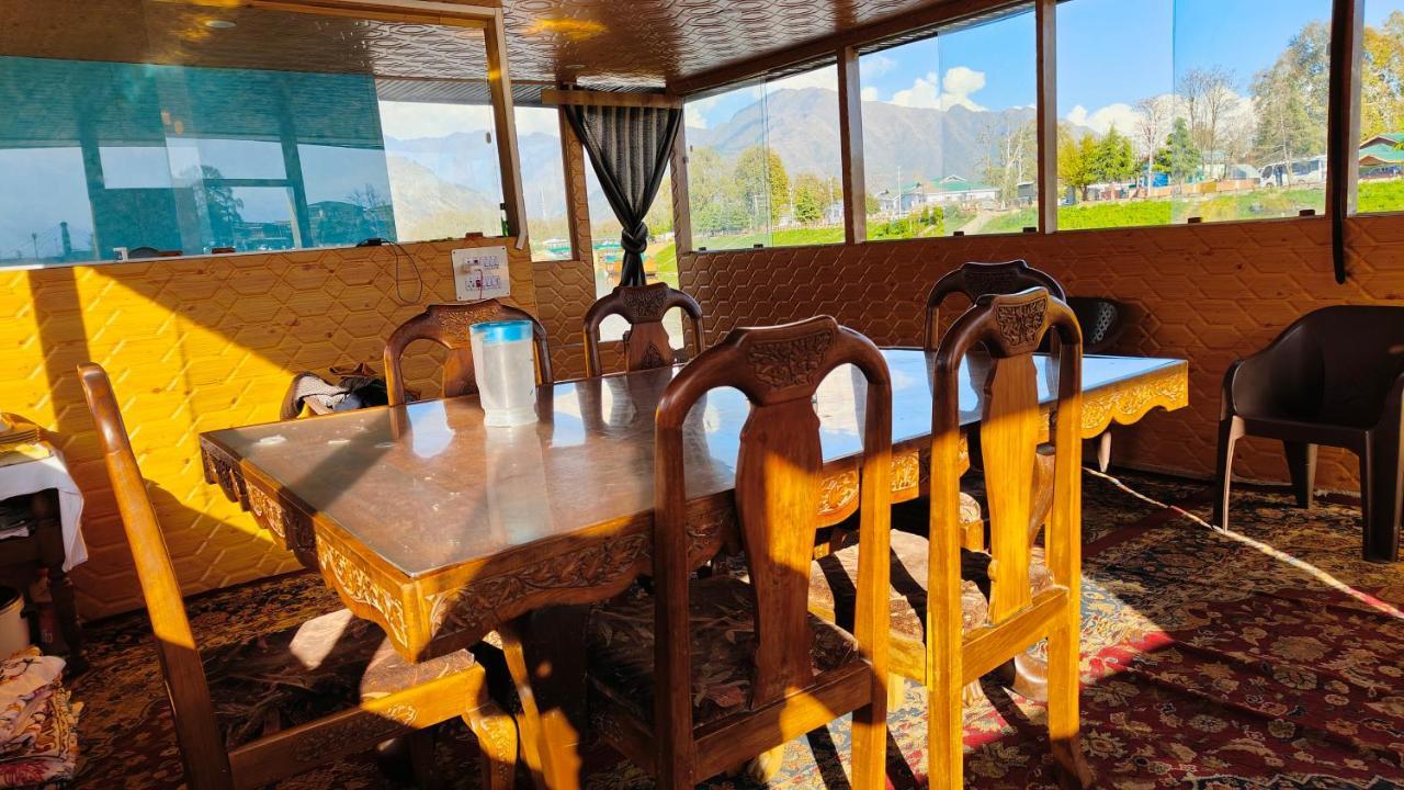 Houseboat Karima Palace Srīnagar Extérieur photo