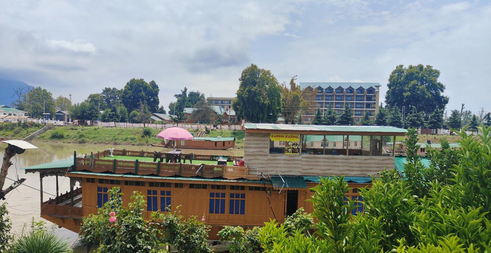 Houseboat Karima Palace Srīnagar Extérieur photo