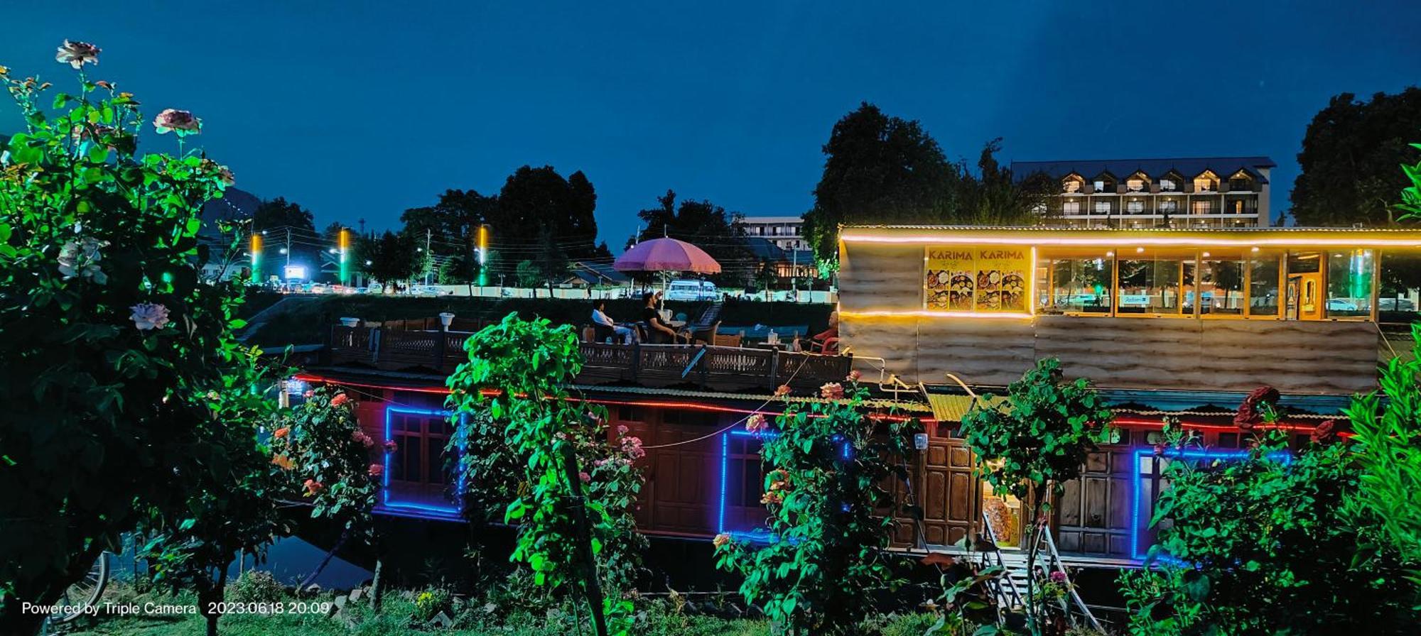 Houseboat Karima Palace Srīnagar Extérieur photo
