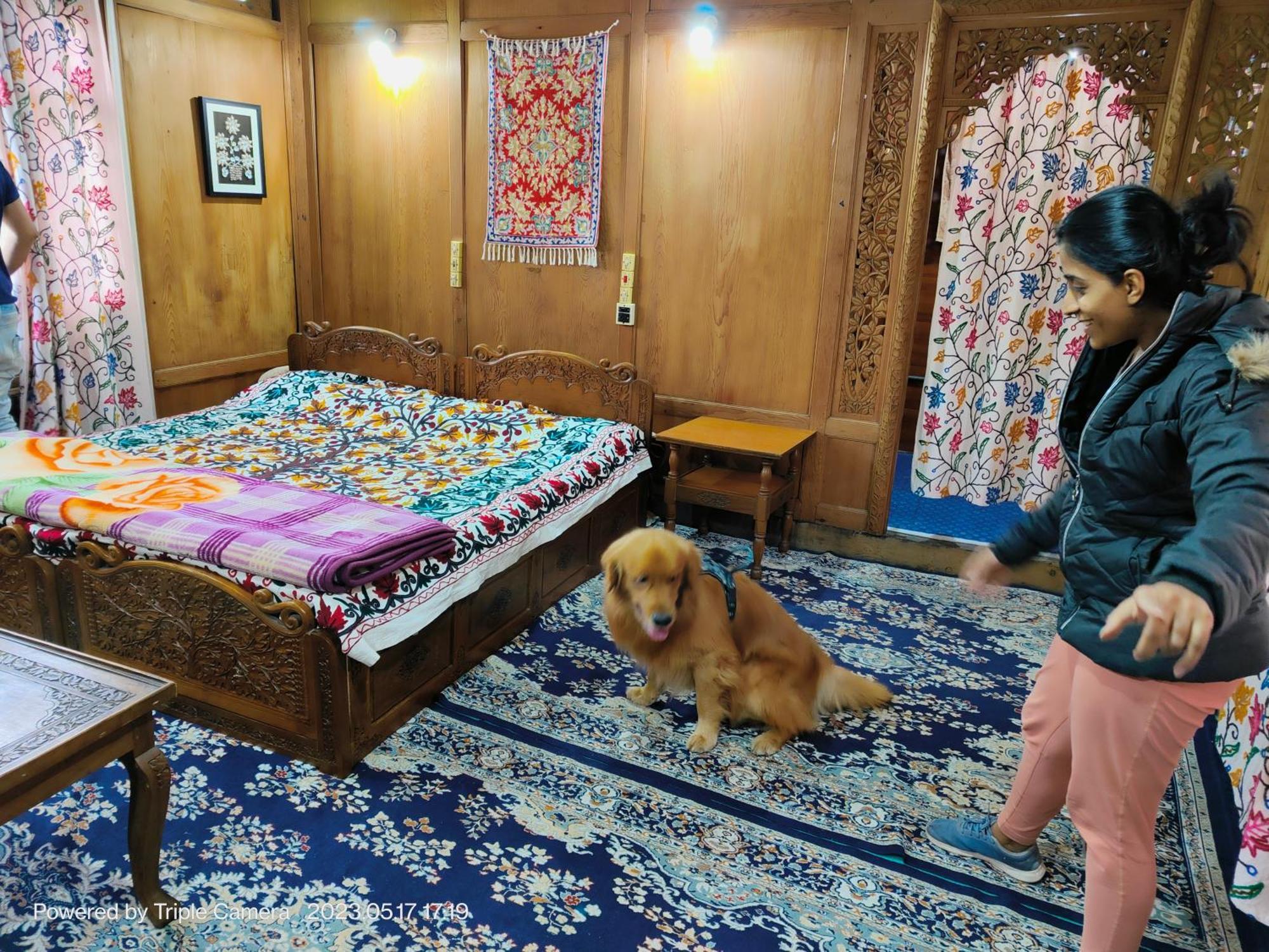 Houseboat Karima Palace Srīnagar Extérieur photo