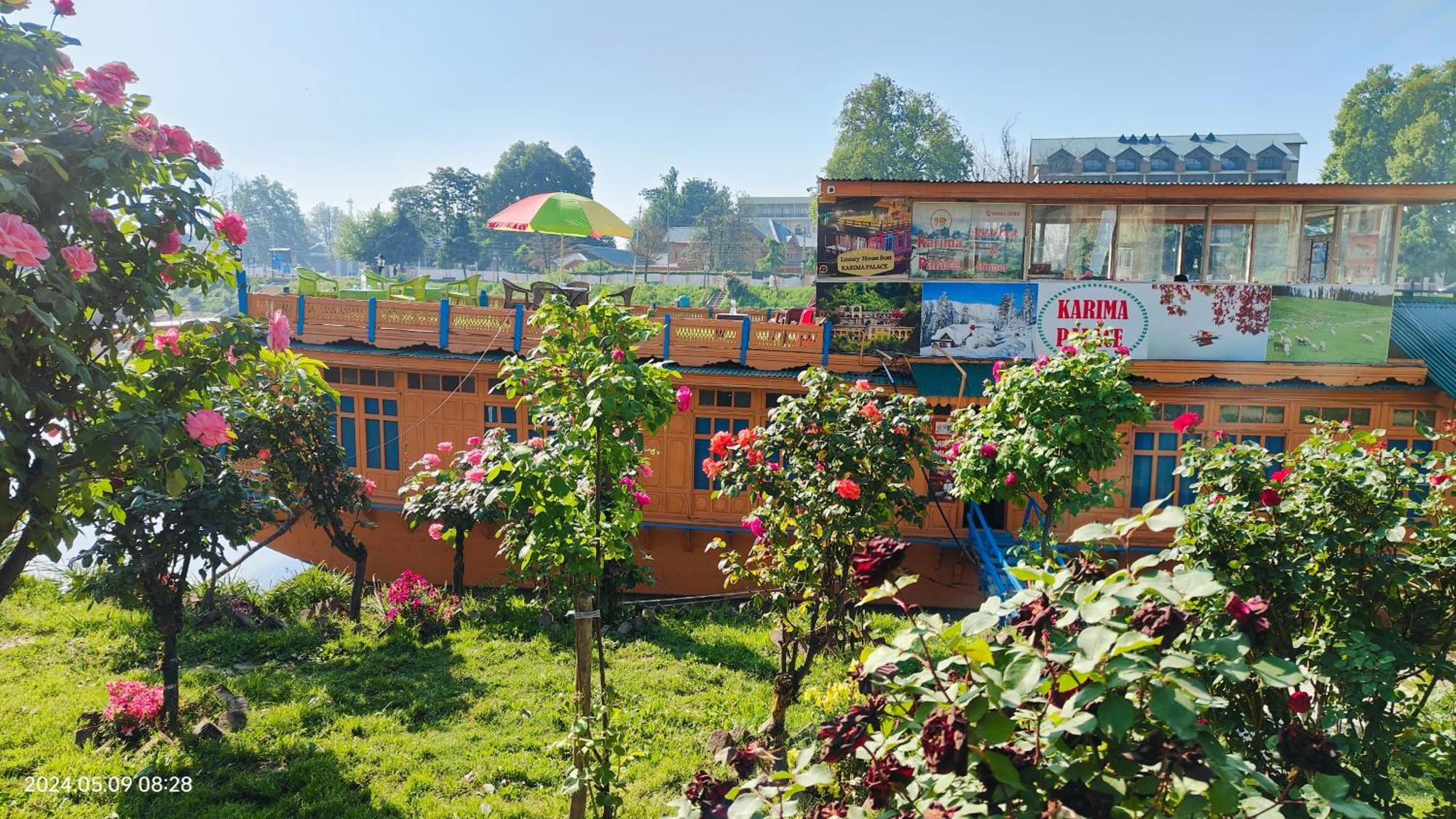 Houseboat Karima Palace Srīnagar Extérieur photo