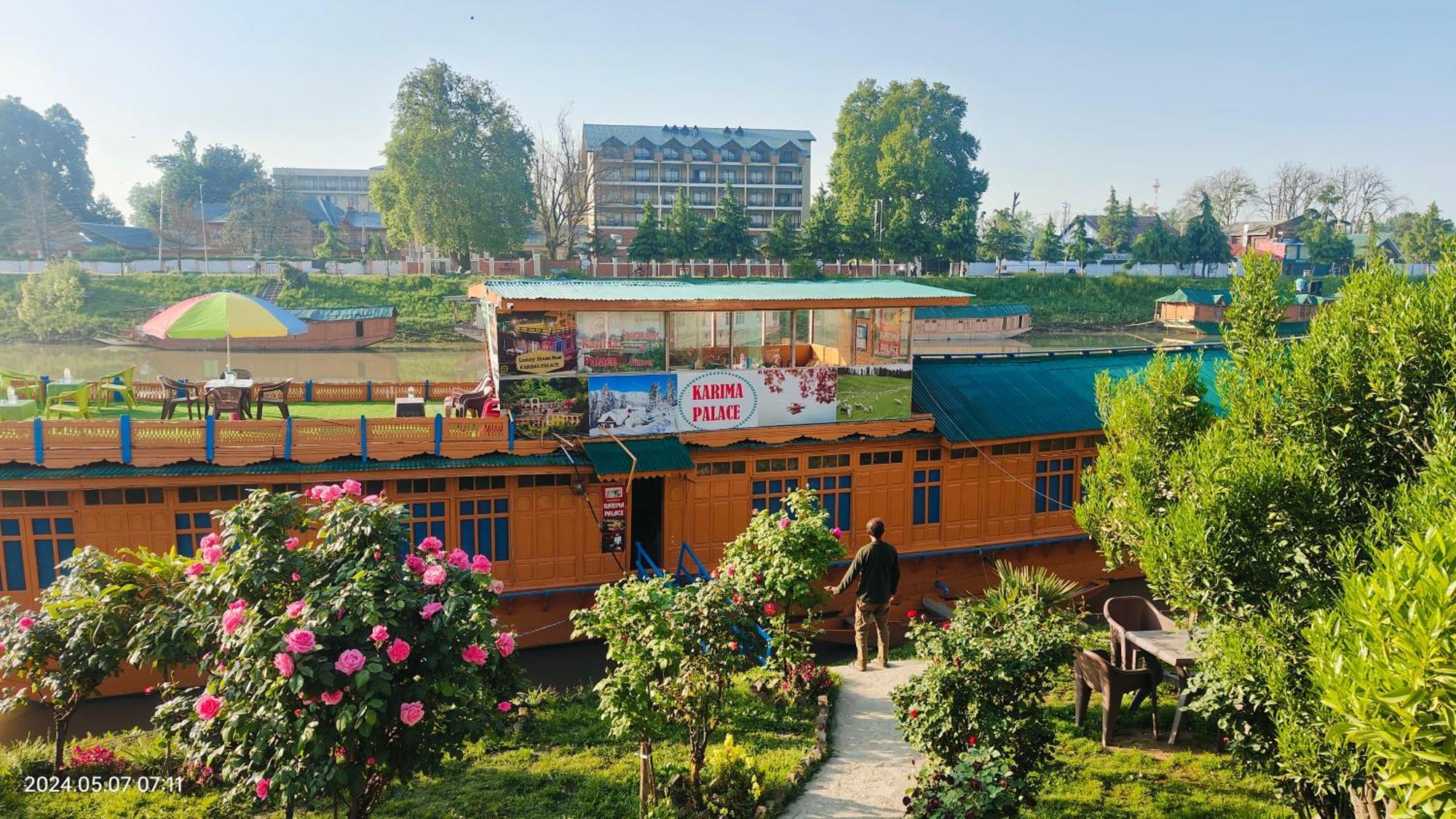 Houseboat Karima Palace Srīnagar Extérieur photo
